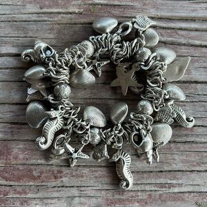 STARFISH SEA SHELL FISH CLAM SEA HORSE CHARM STRETCH BRACELET SILVER TONE‌‌